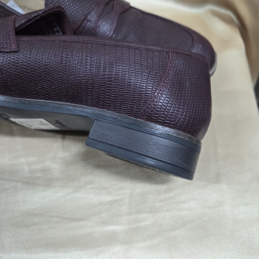 Clarks Women's Textured Maroon Loafers - Picture 7 of 9